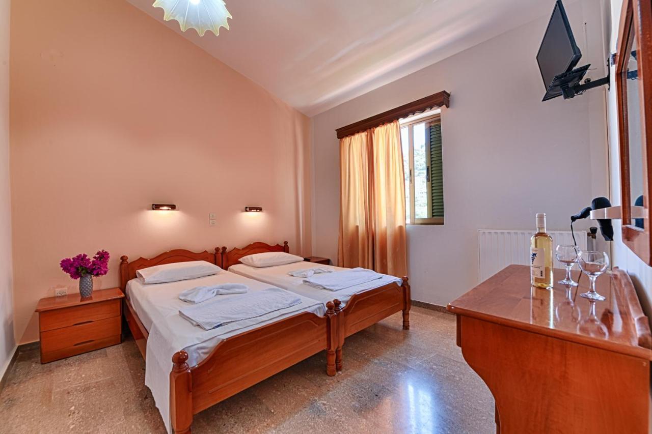 Ionis Hotel Troianata ภายนอก รูปภาพ
